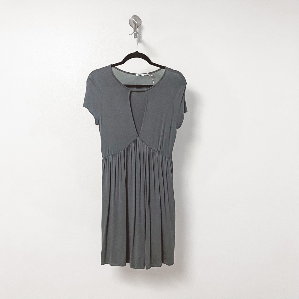 *NWT* UO Kimchi Blue Vacation Casual Chic Cut Out V Neck Mini Dress Carbon‎